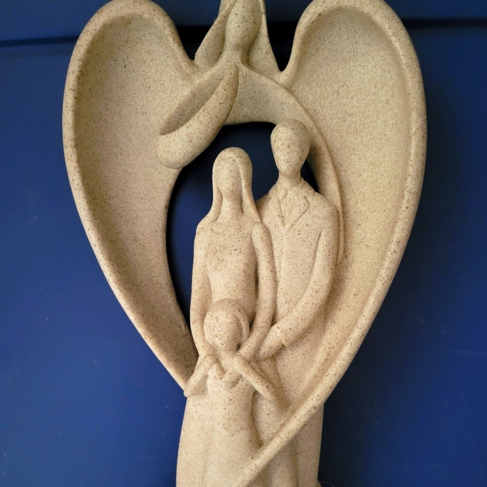 Angel and family statue. 8-9 inches 2lbs